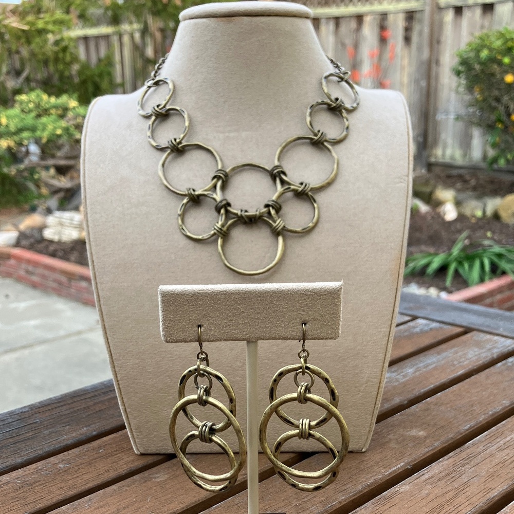 Interlocking Circle Necklace Earring Set - Picture 3 of 7